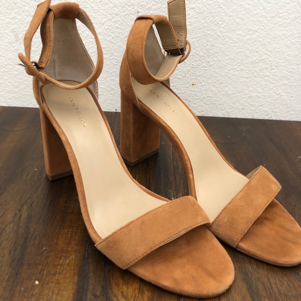 Tan block heels - Picture 3 of 6